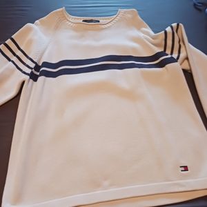 Tommy Hilfiger men's medium sweater